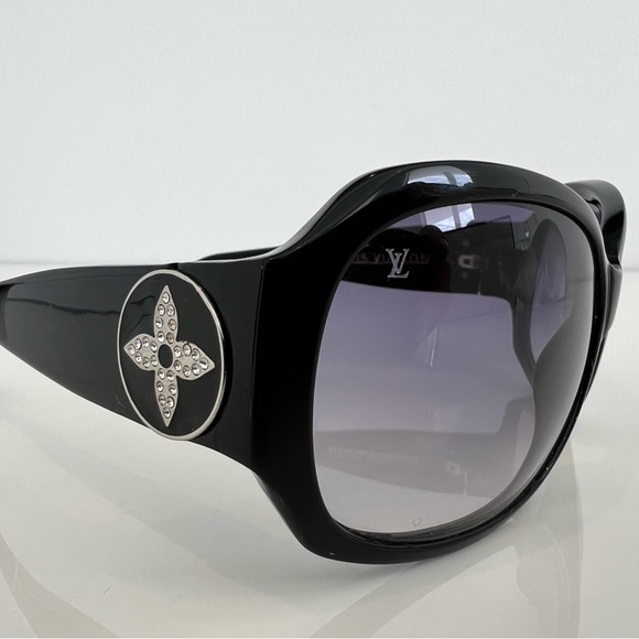 LOUIS VUITTON EMBELLISHED BLACK SUNGLASSES - Picture 17 of 17